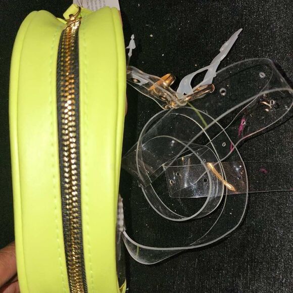 Clear belt  - Picture 2 of 3